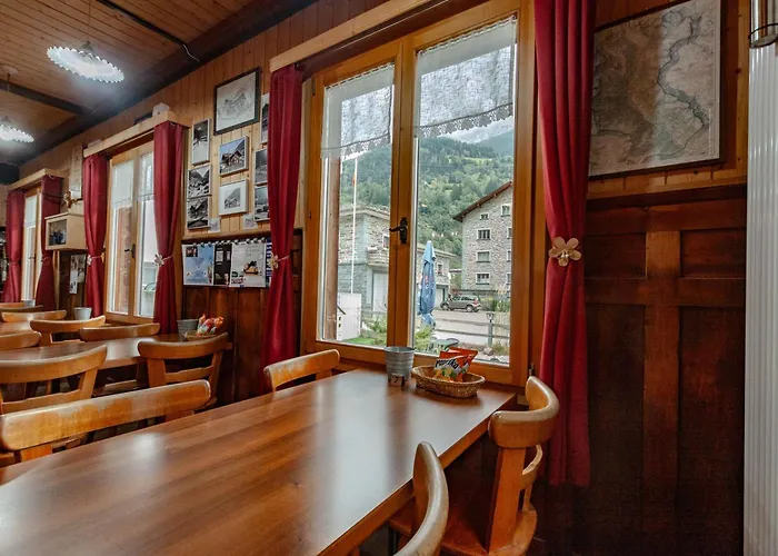 Stazione Ristorante Szálloda Poschiavo